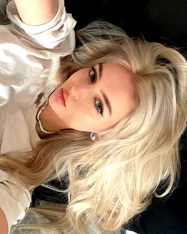 baddiesessence instagram image archive image