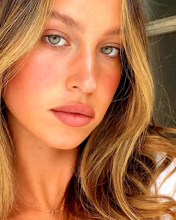 olivia.mathers instagram image archive image
