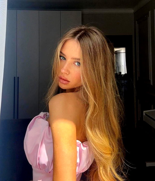 baddiesessence instagram image archive image