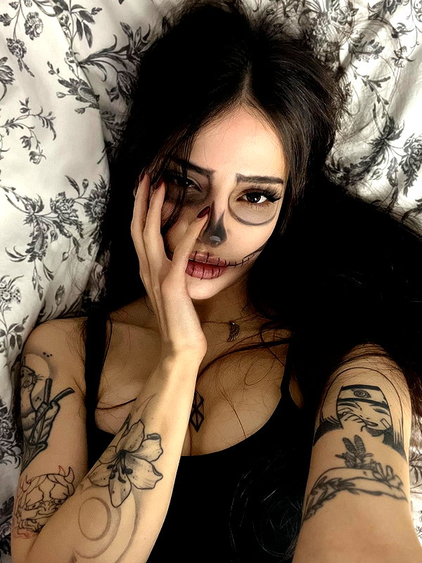 cata.leyah instagram image archive image