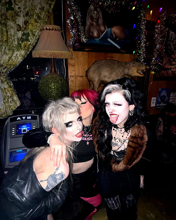 yeahimcaroline instagram image archive image