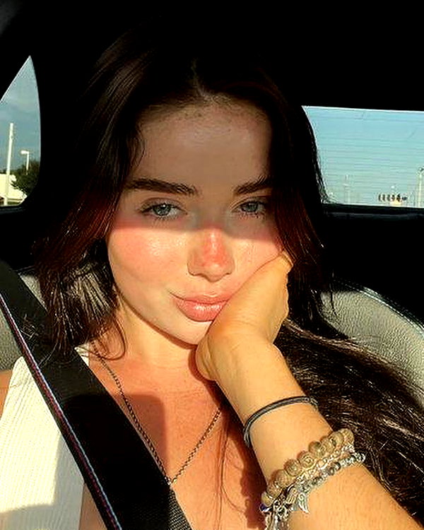 baddiesessence instagram image archive image