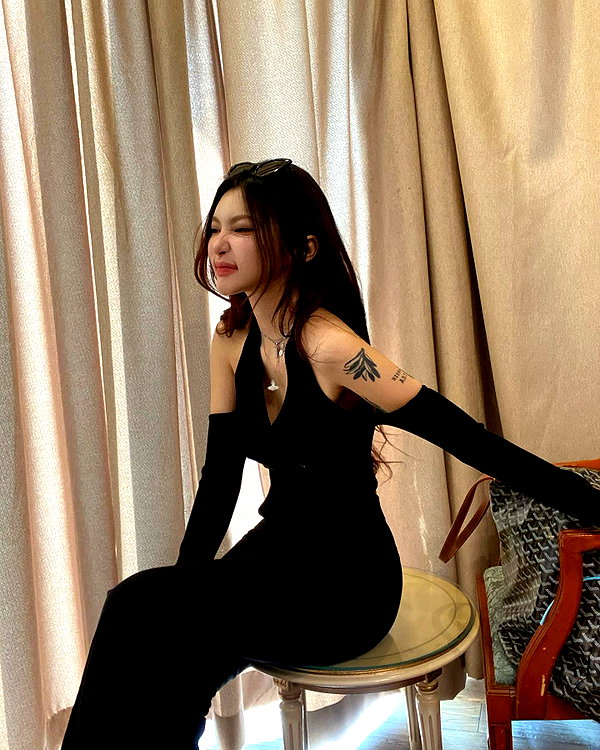 Archived image from @heroineseen on Instagram