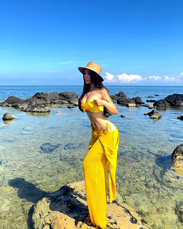 quenhi.phamm instagram image archive image