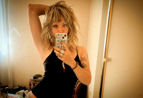 _femalien instagram image archive image
