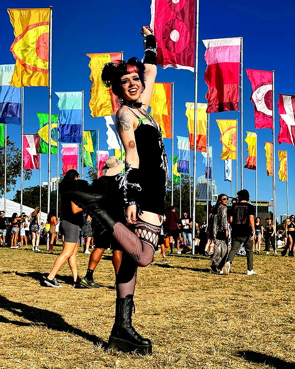yeahimcaroline instagram image archive image