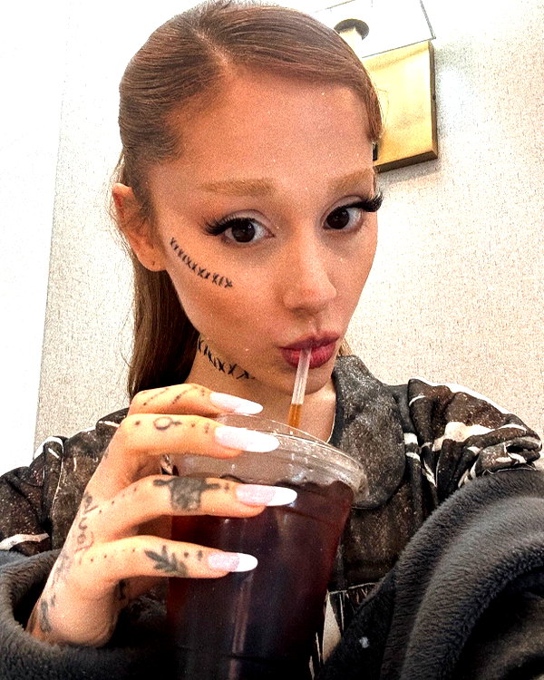 arianagrande instagram image archive image