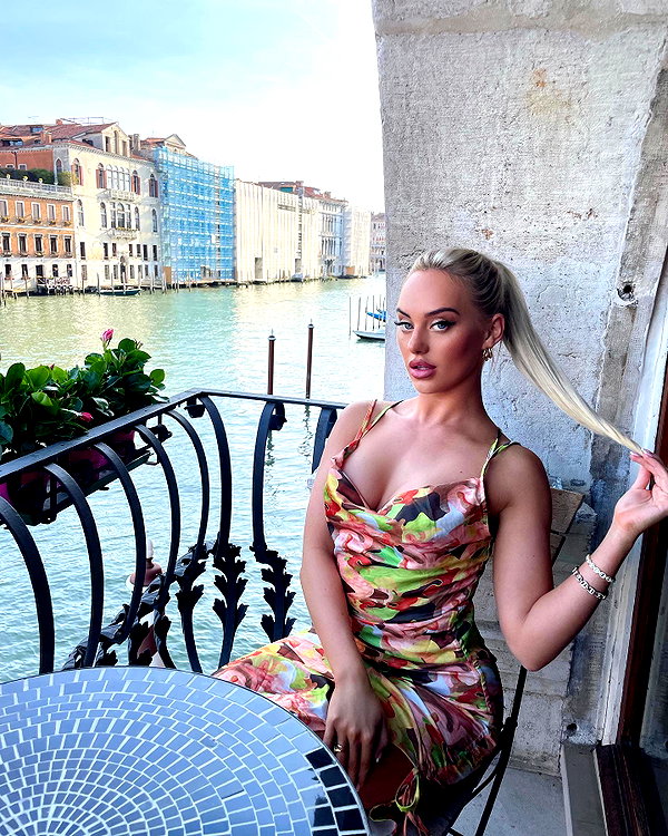 rhiannonbluee instagram image archive image