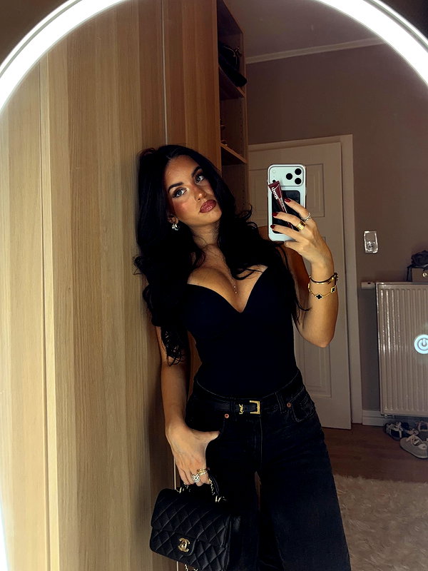zoeliss instagram image archive image