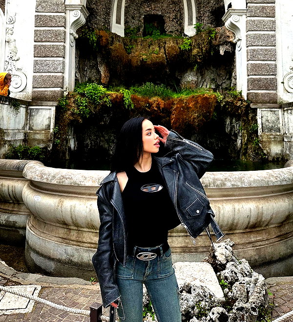 lyna_com2000 instagram image archive image