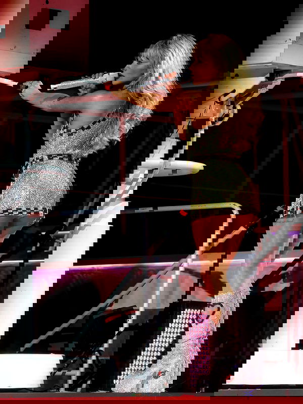 sabrinacarpenter sabrinacarpenter archive image