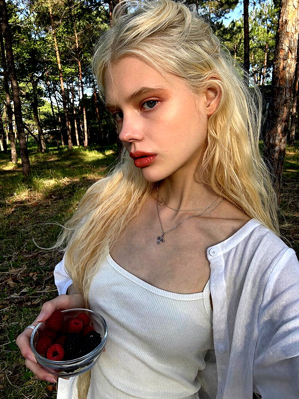 alisen.mari instagram image archive image