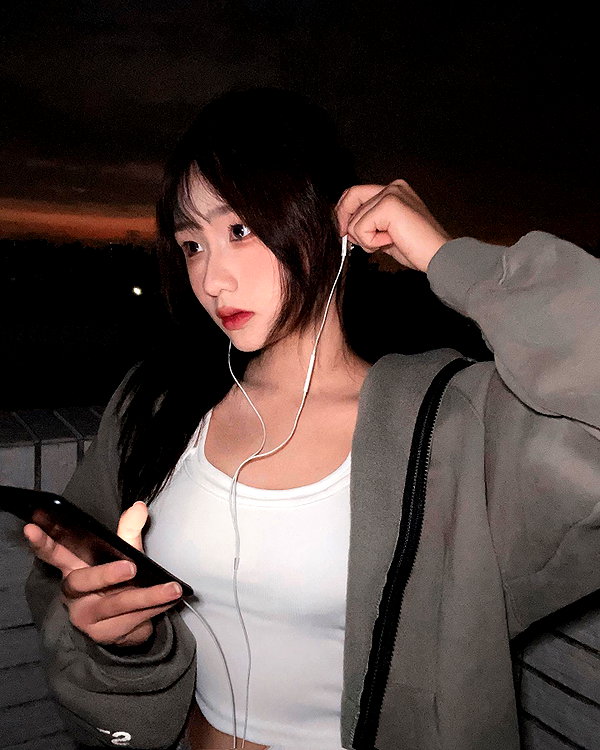 lai_931201 instagram image archive image