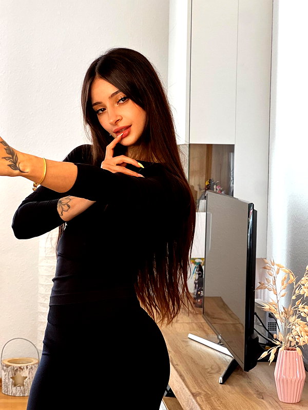 cata.leyah instagram image archive image