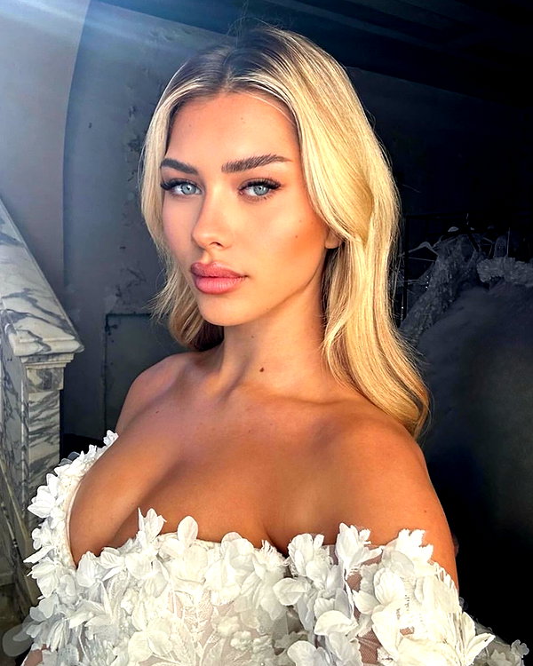 baddiesessence instagram image archive image
