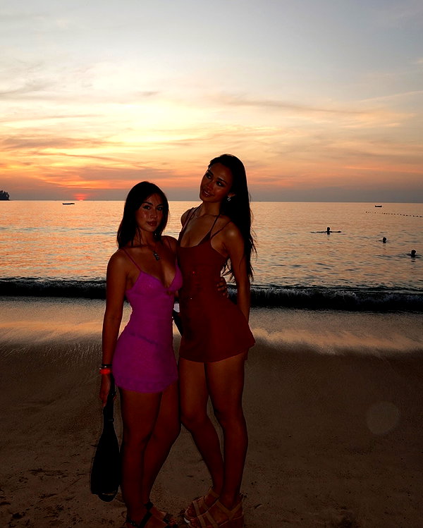 cait.knight instagram image archive image