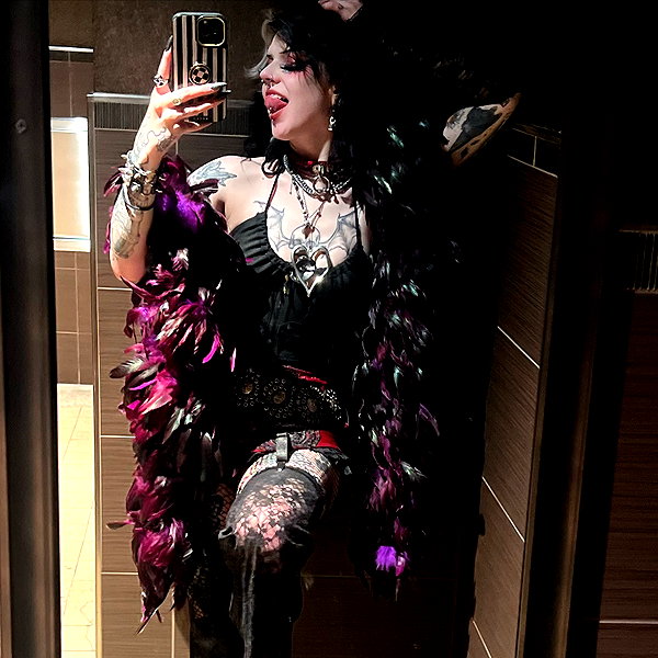 yeahimcaroline instagram image archive image