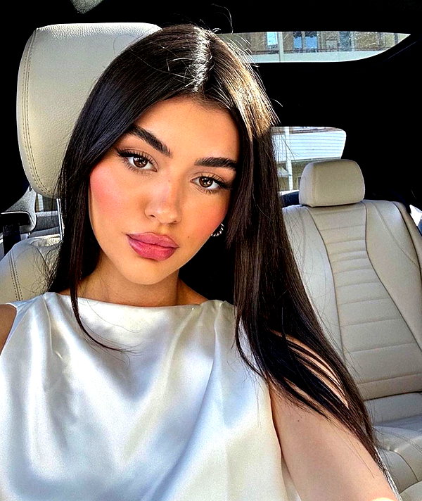 baddiesessence instagram image archive image