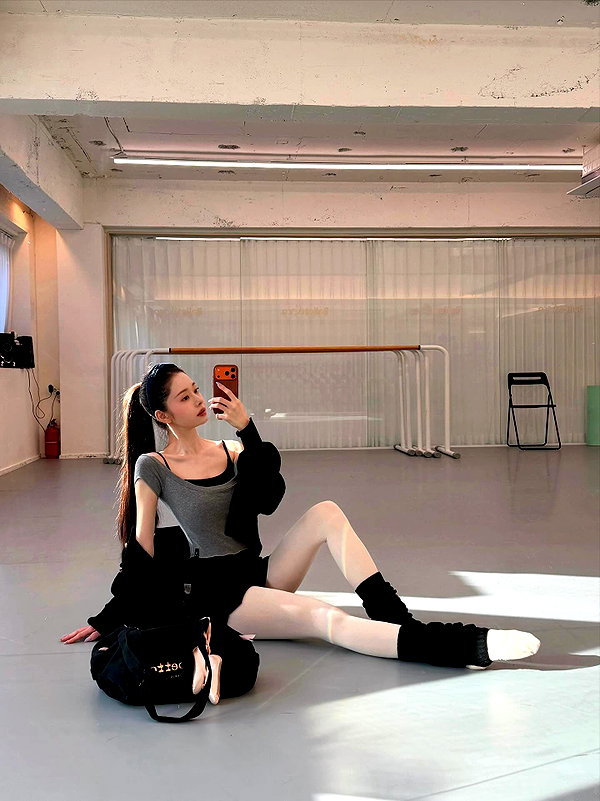 dear.zia instagram image archive image