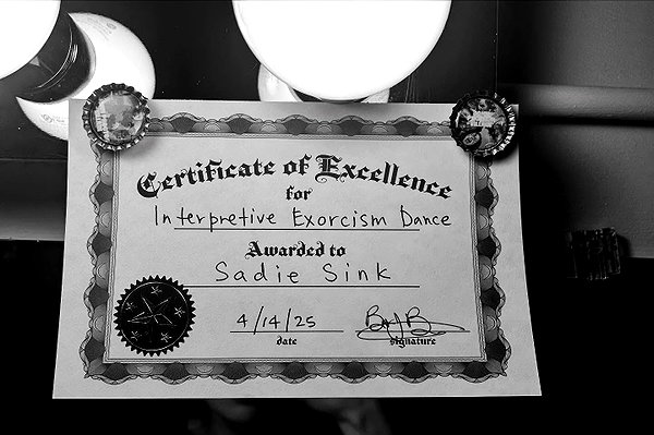 sadiesink_ instagram image archive image