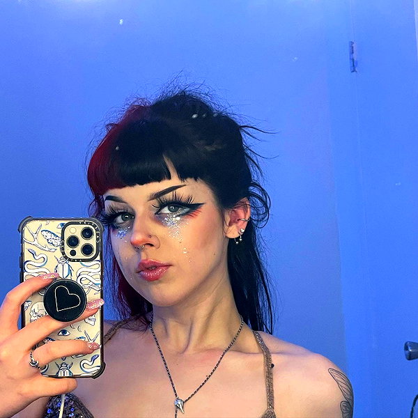 yeahimcaroline instagram image archive image