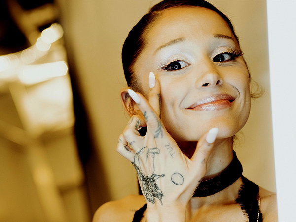arianagrande instagram image archive image