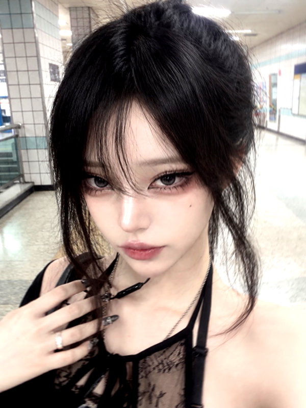 Archived image from @owol.xx on Instagram