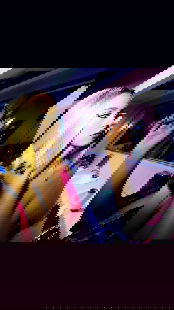 sydney_sweeney image ~ Altpins