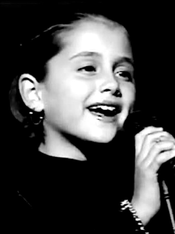 arianagrande instagram image archive image