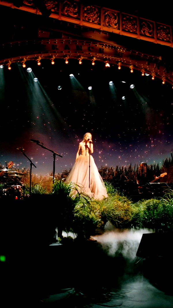 arianagrande instagram image archive image