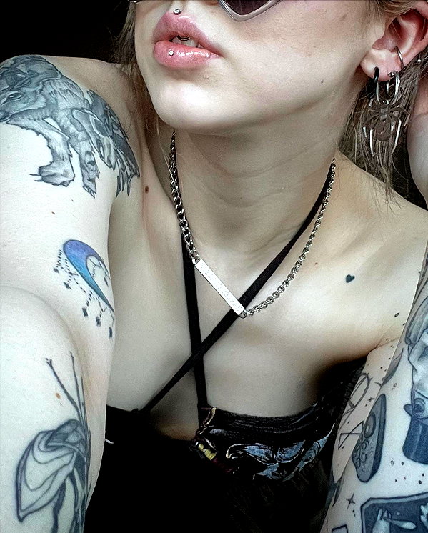 yeahimcaroline instagram image archive image