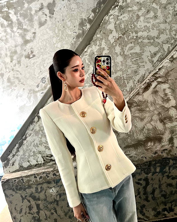 dear.zia instagram image archive image