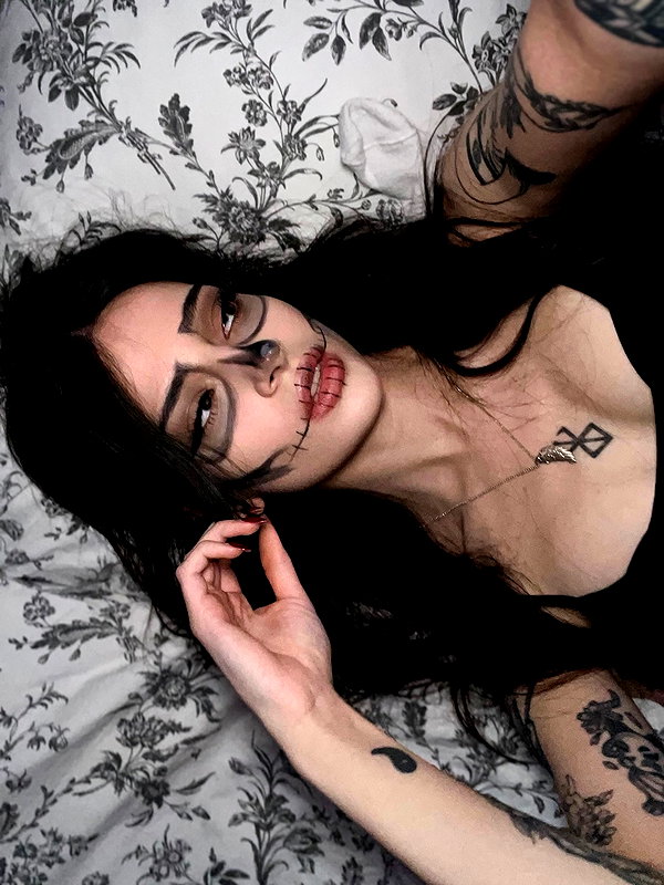cata.leyah instagram image archive image