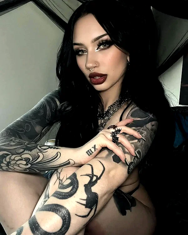 chica.niebla instagram image archive image