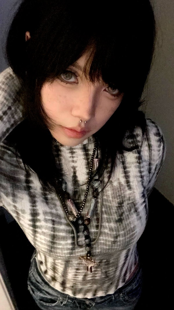 danvyee archive image