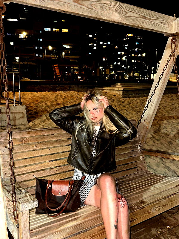 Archived image from @milkaaaa227 on Instagram