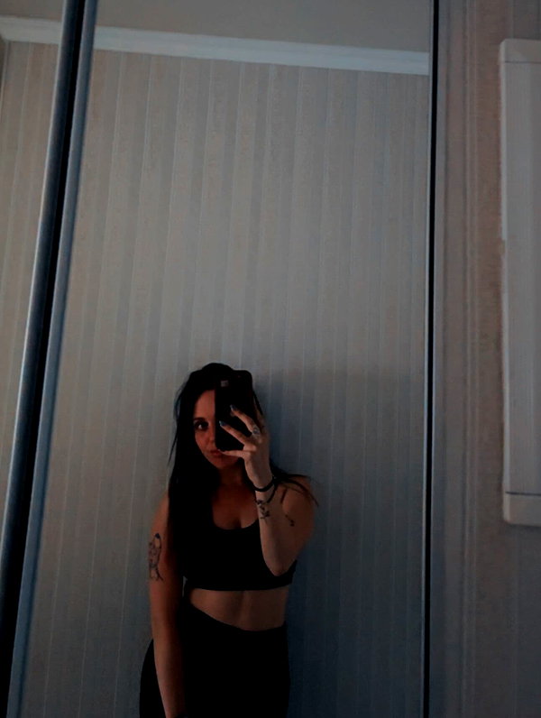 nicole.shpo instagram image archive image