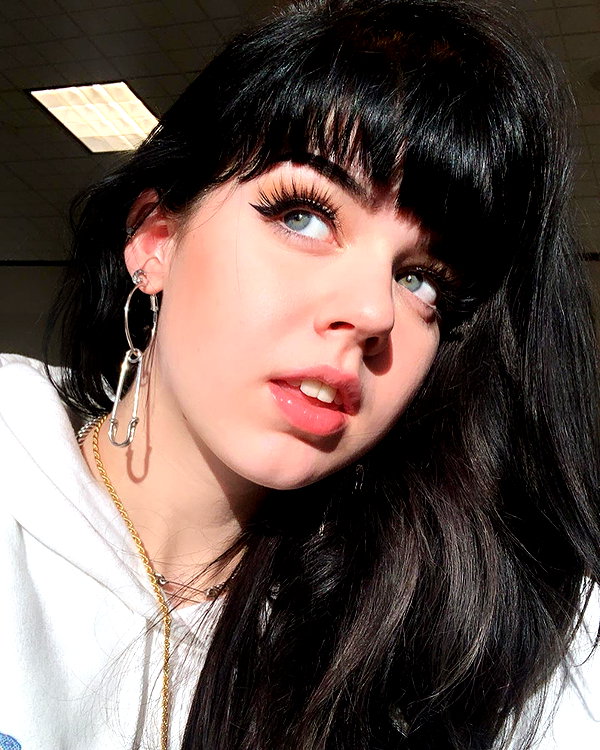 yeahimcaroline instagram image archive image