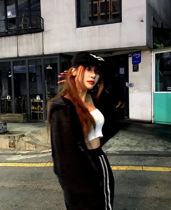 Archived image from @heroineseen on Instagram