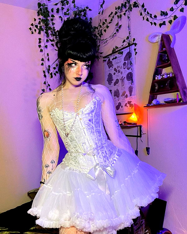 yeahimcaroline instagram image archive image