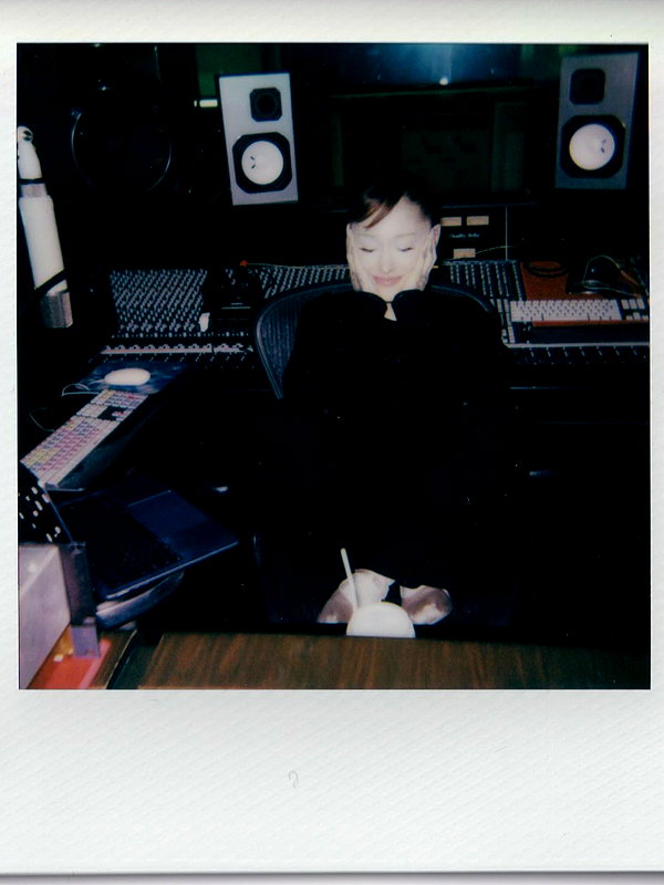 arianagrande instagram image archive image