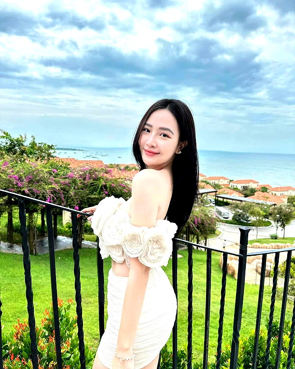 lyhythuedoxinh instagram image archive image