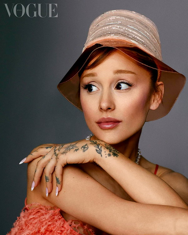 arianagrande instagram image archive image