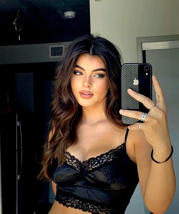 baddiesessence instagram image archive image