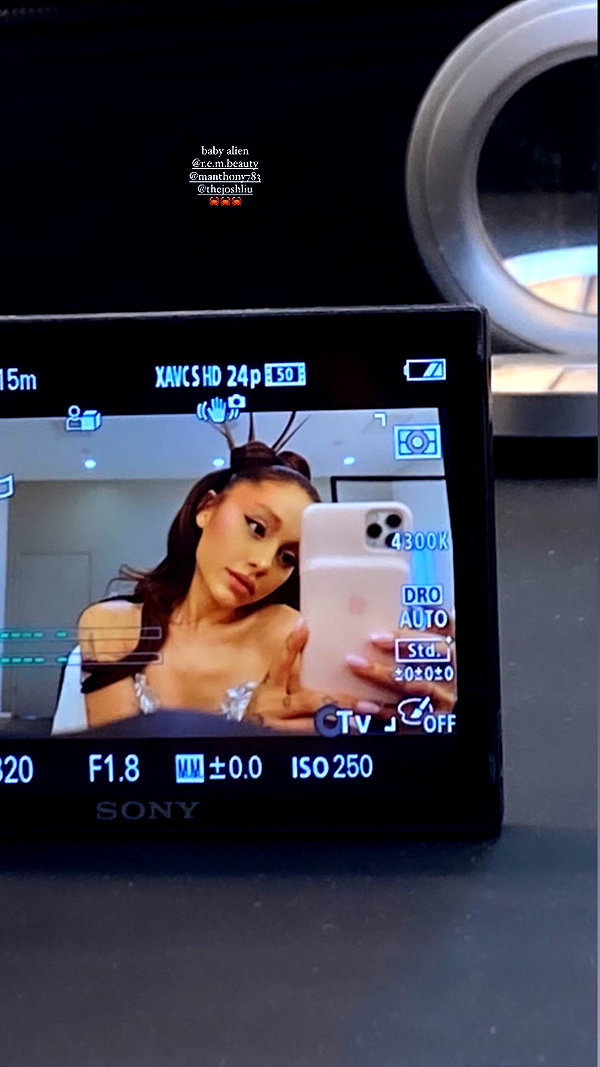 arianagrande instagram image archive image