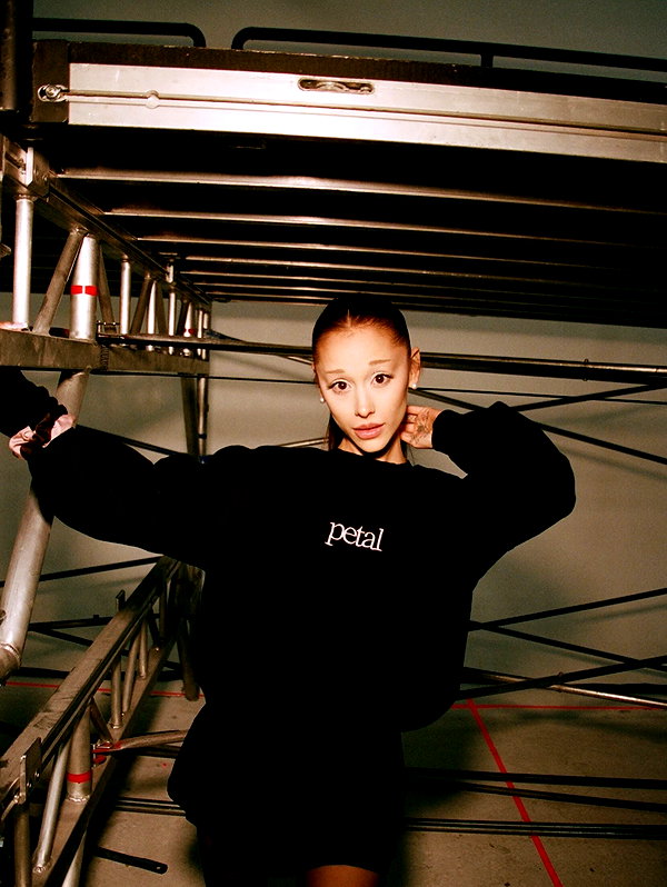 arianagrande instagram image archive image