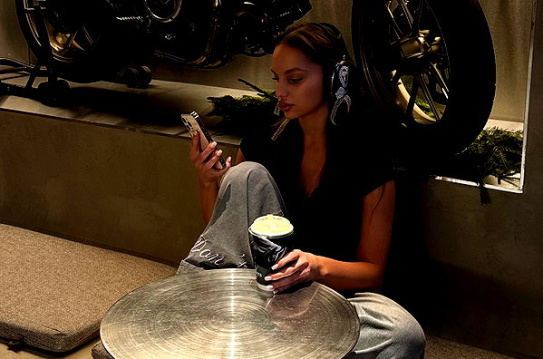 ariana_vomi instagram image archive image
