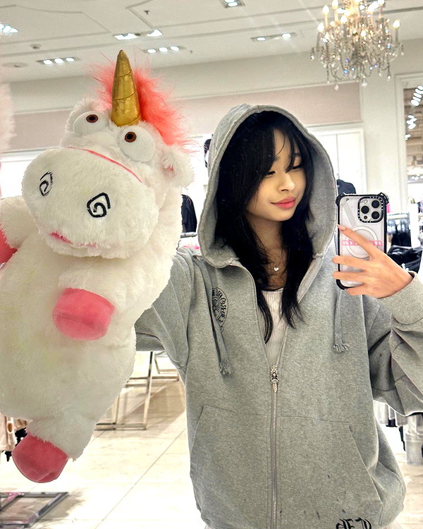 princessamelia_official instagram image archive image
