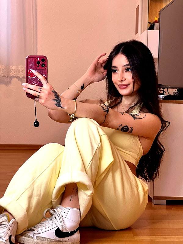 cata.leyah instagram image archive image