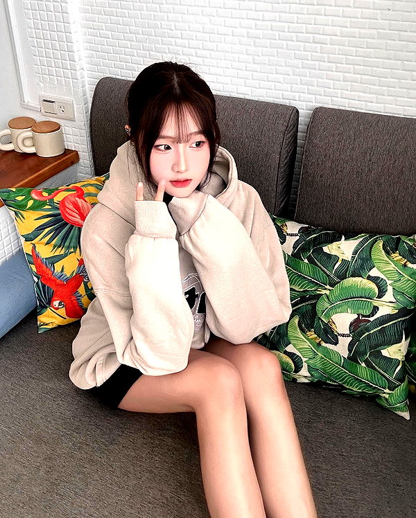 lai_931201 instagram image archive image